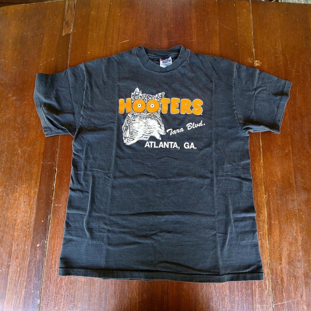 Title vtg 90s hooters atlanta