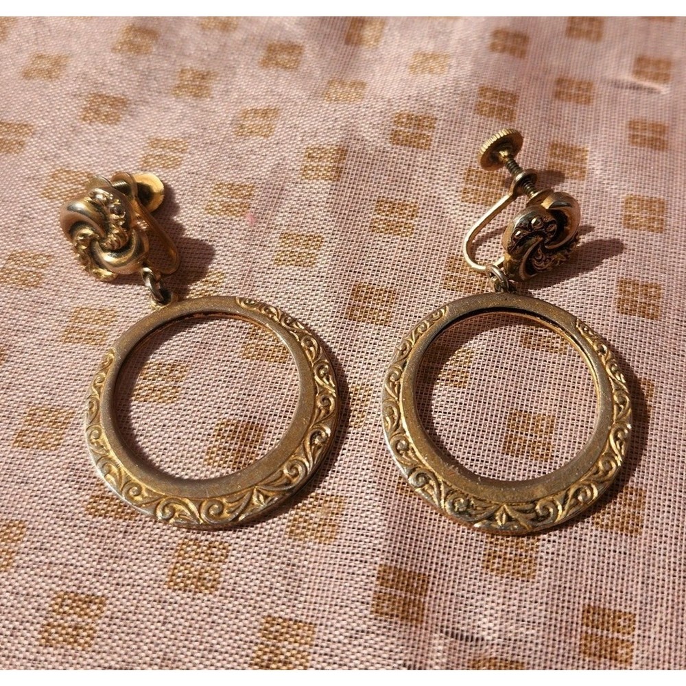 Vintage 1980's Signed Lisner Gold Tone Hoop Clip On Screw Back Earrings