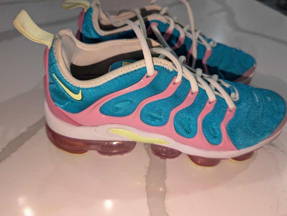 Nike Air Vapormax Plus 'Easter' Blue Teal Volt Pink CW7014-100 Women’s Size 9.5