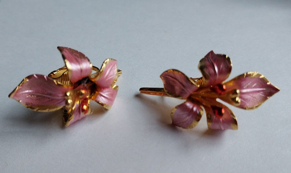 Cerrito Flower Earrings Lily Lavender Signed Enamel Iris Vintage Clip On