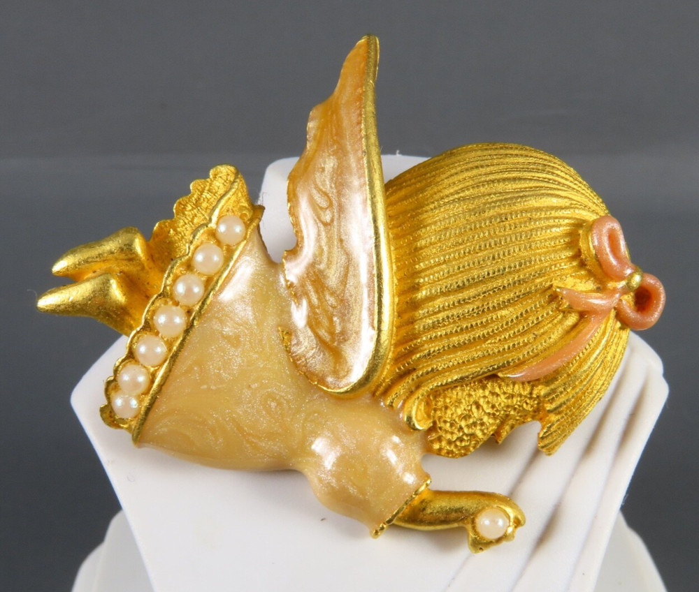 VTG Gold Tone Brooch Pin CHRISTMAS ANGEL LITTLE GIRL Shimmer Enamel FAUX PEARLS