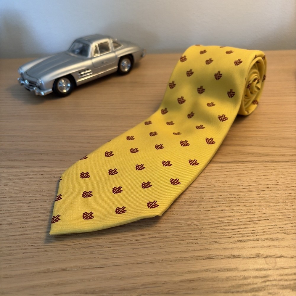 Vineyard Vines Yellow Necktie 100% imported Silk Made In USA Custom Collection