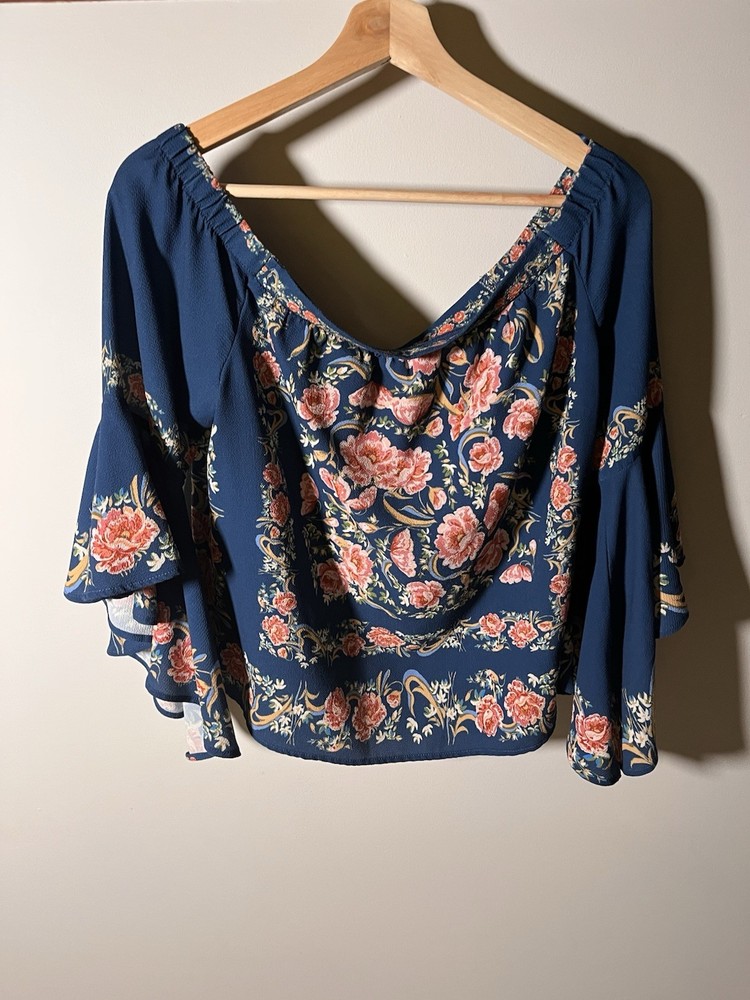 Women's Blue Rain Floral Print Blouse With Flowy Sleeves And A Cropped Fit Sz M