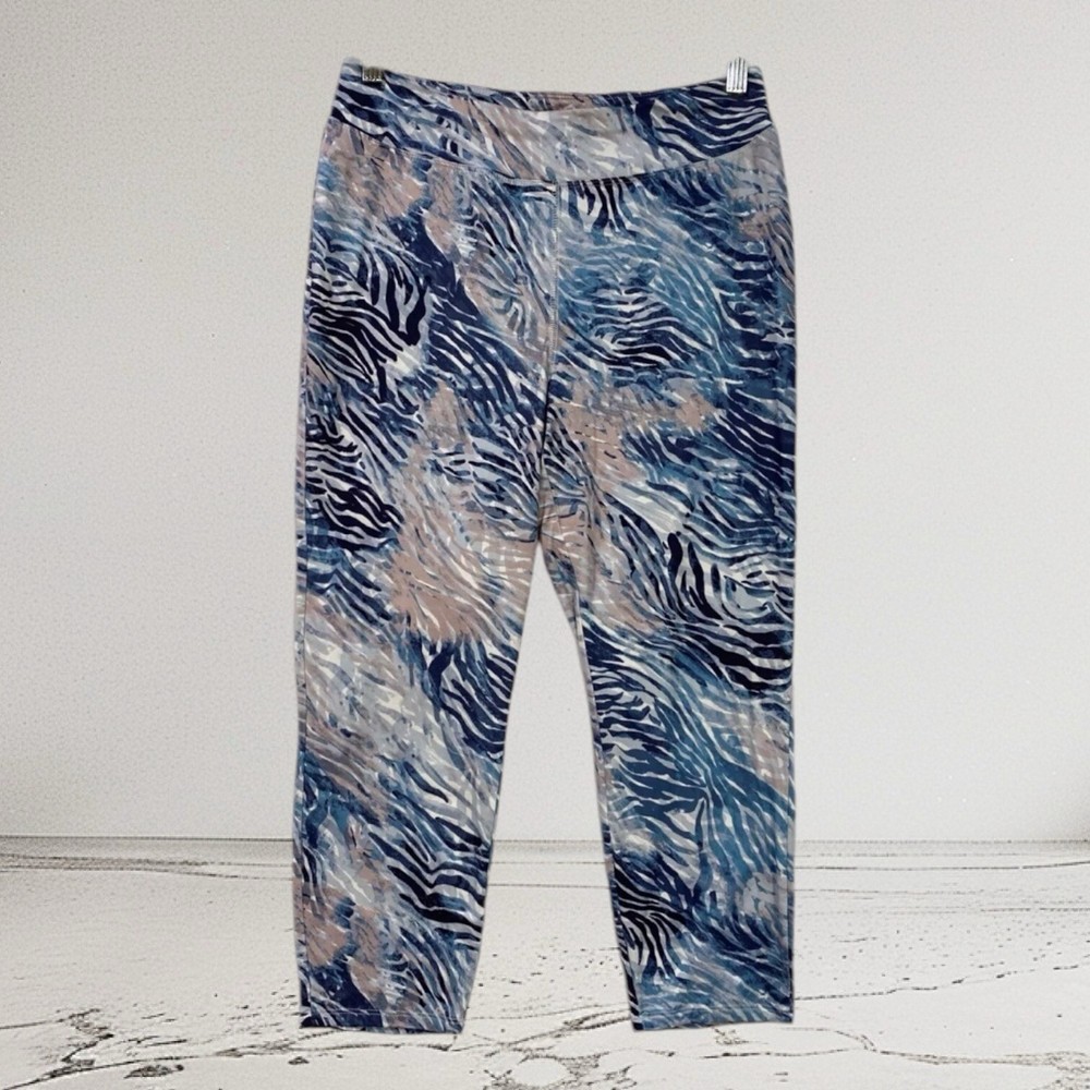New Directions Studio Women’s Medium Blue Animal Print High Rise Crop Leggings