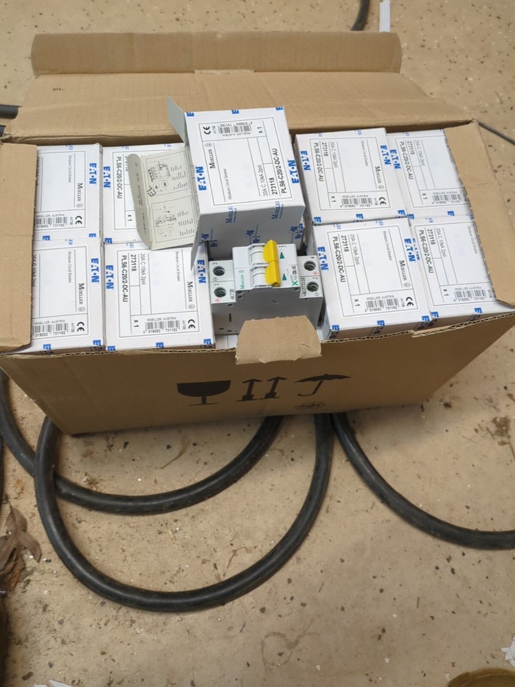 (60) Eaton Moeller Miniature Circuit Breaker PLS6-C20/2-DC-AU