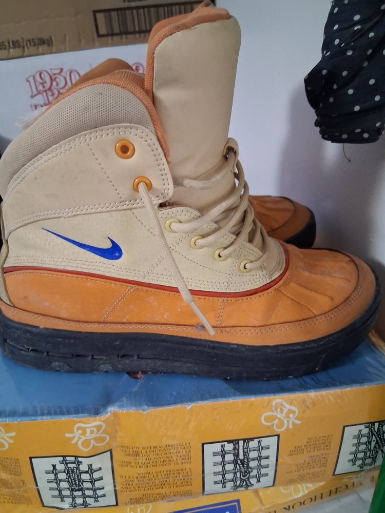 Orange And Blue Nike Boots Size 6.5 They Can Be Worn By A Boy Or A Girl