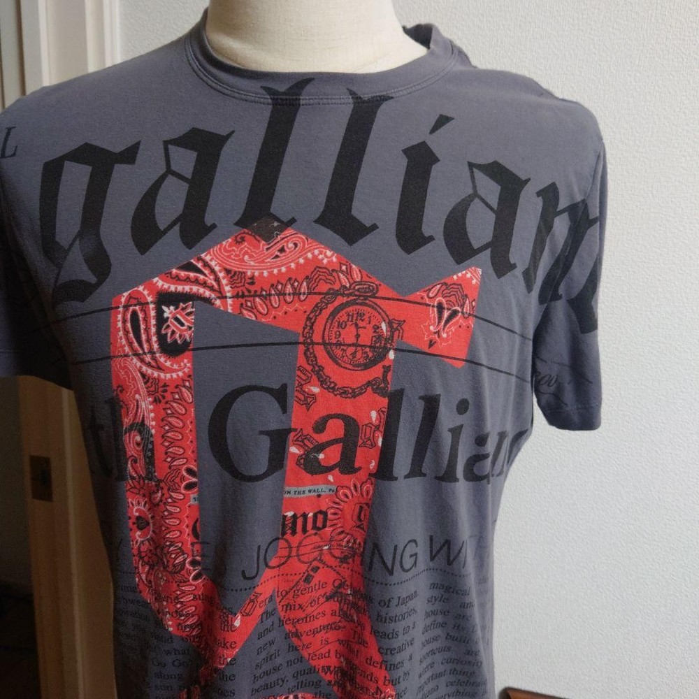 John Galliano Graphic T-Shirt Gray with Red Logo Size L
