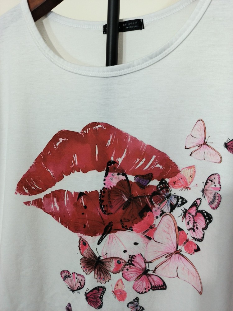 SHEIN Women's L White Short Sleeve Round Neck Lips & Butterfly Graphic T-Shirt