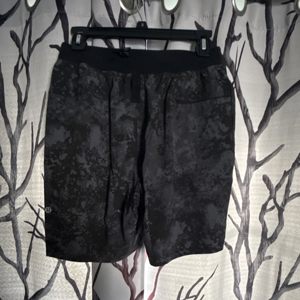 Lululemon Men's Camouflage Athletic Shorts Black Gray Size S Drawstring