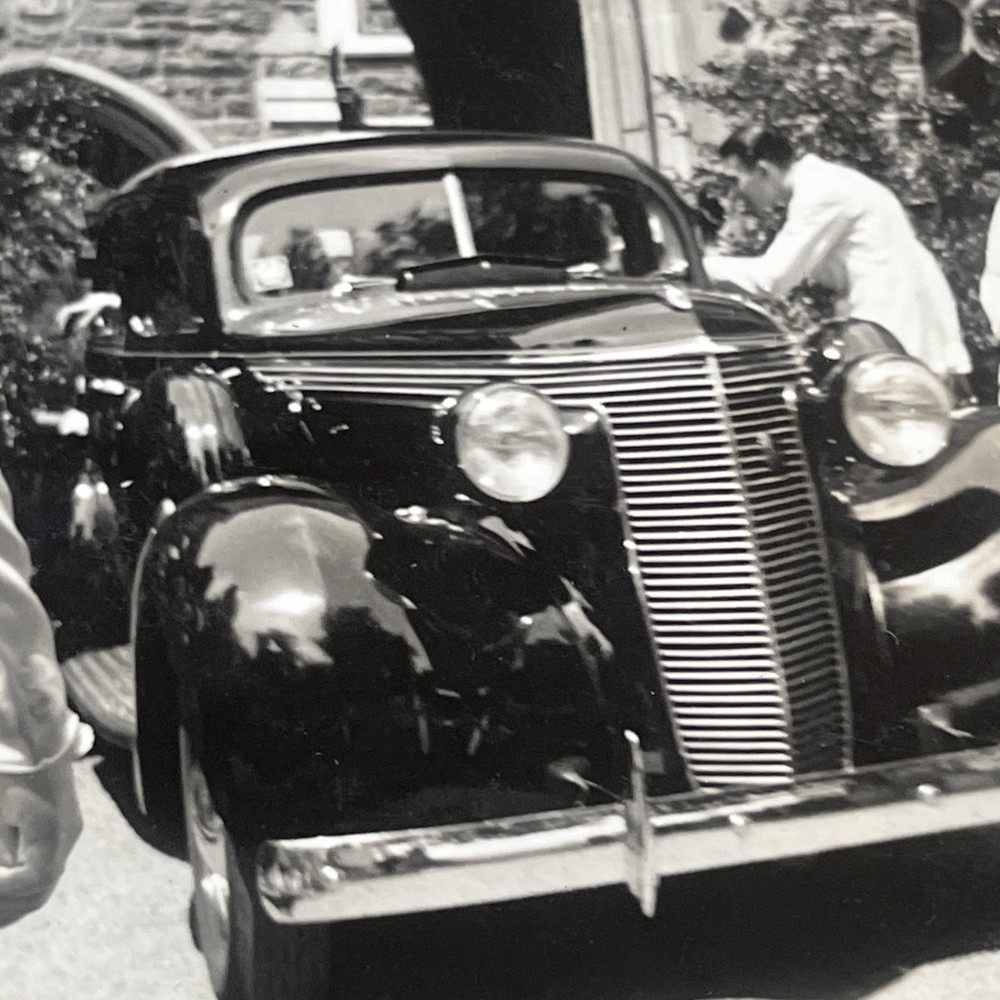 Vintage photograph Snapshot Old Classic Car Studebaker? 1940s - A1