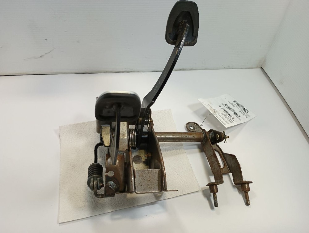 2003 IMPREZA Brake Pedal Clutch Pedal Assembly (11311931