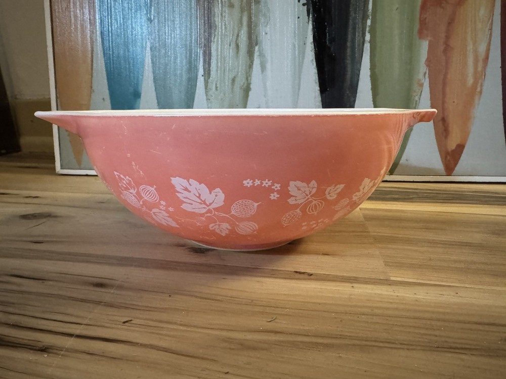Vintage Pyrex Shell Pink Gooseberry 4qt Mixing Bowl USA Made