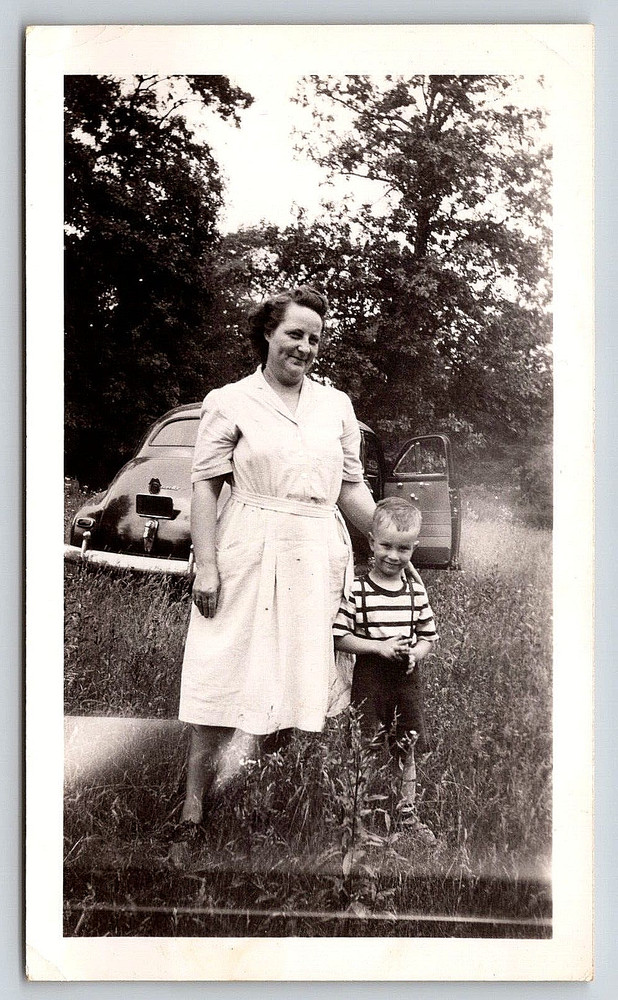 Vintage Photo Picture Photograph Outdoor Family Snapshot Car Lady Woman Boy Kid