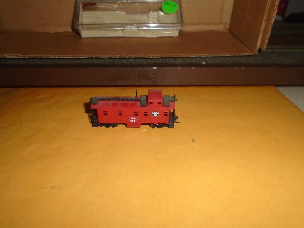 Atlas Custom Cupola Caboose - Burlington Route # Cb&Q 13884 N