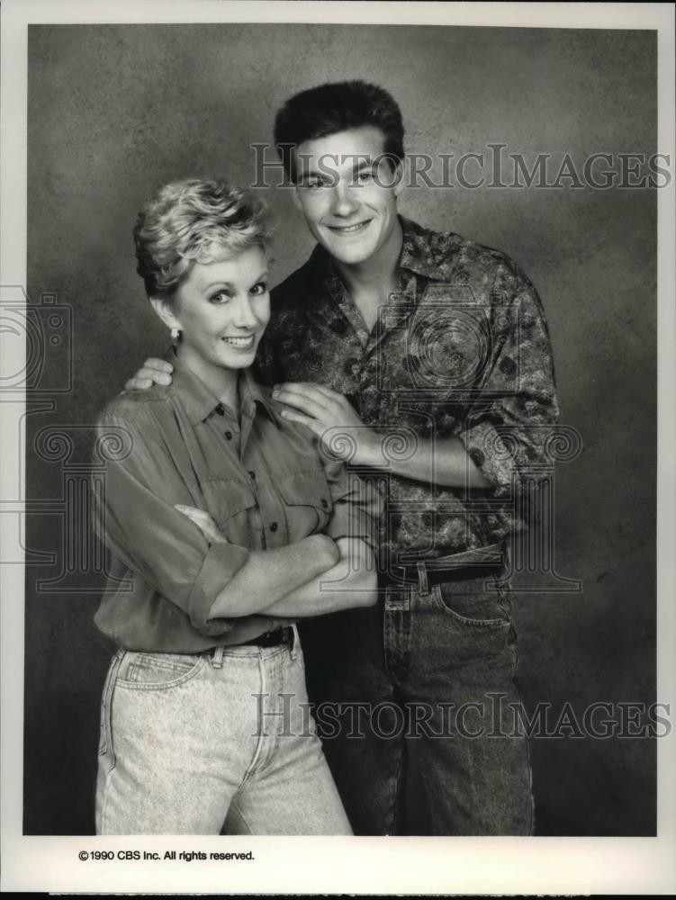 1990 Press Photo Sandy Duncan and Jason Bateman star in The Hogan Family