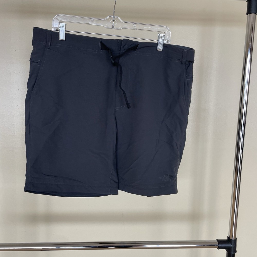 The North Face Mens XL 38 Dark Gray Hiking Shorts with 5 Pockets & Belt
