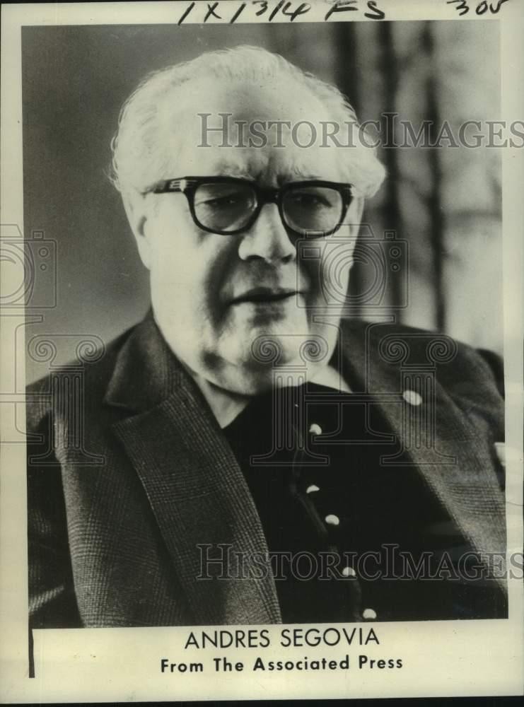 1973 Press Photo Guitarist Andres Segovia to give recital at Loyola University