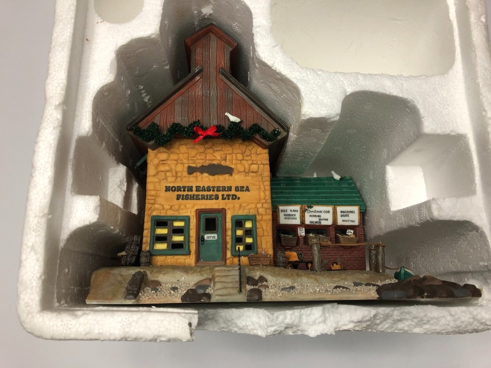 Dept 56 North Eastern Sea Fisheries Dickens Village 58316 with Light