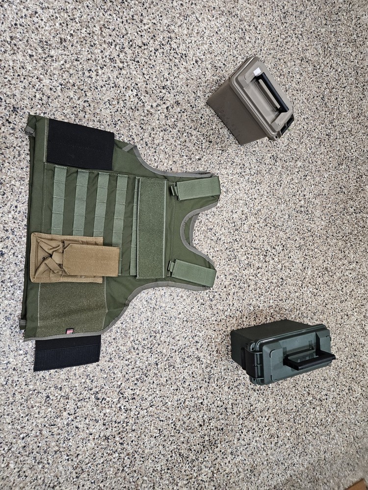 Highcom Plate carrier with plates, body armor, AR500 steel lvl III NIJ U.S. Made