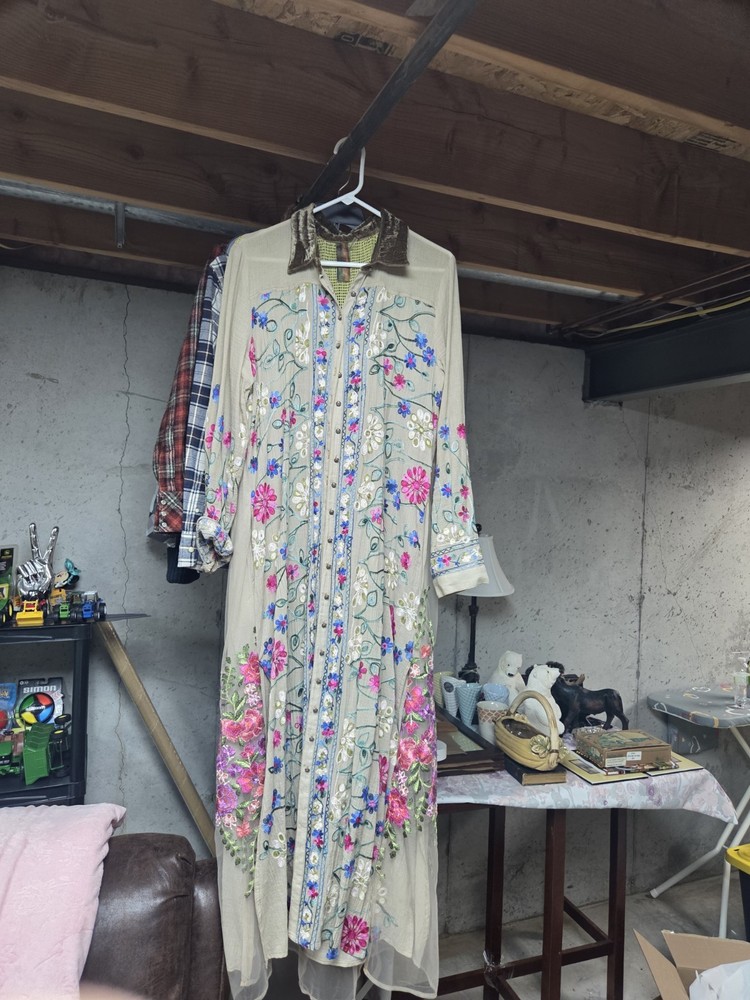 Aratta Silent Journey Size L Tan Multi Embroidered Floral Women’s Boho Sheik.