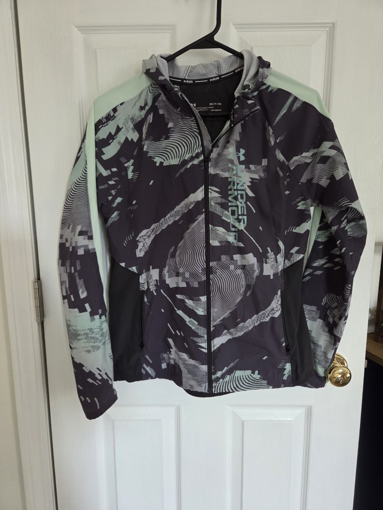 Women's under armour, cold gear, fitted running jacket, small