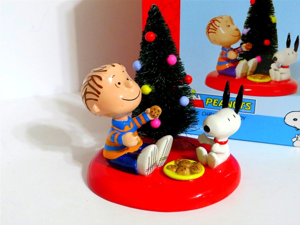 Snoopy Peanuts Charlie Brown Department 56 Christmas Figure Figurine Linus 2007
