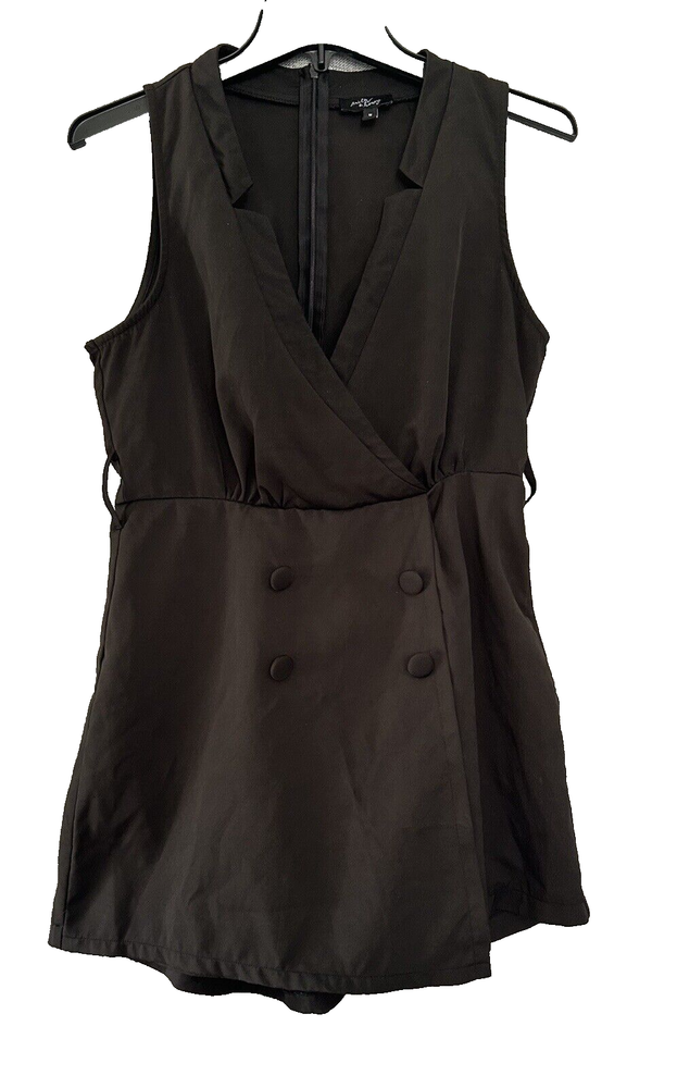 Milk & Honey Women's Black Sleeveless, VNeck, 1 Pc Romper Skort, Button - Size M
