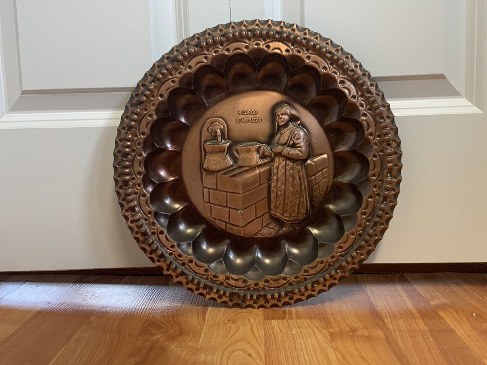 Vintage Ricordo D'Abruzzo Copper Wall Plates Italy-image