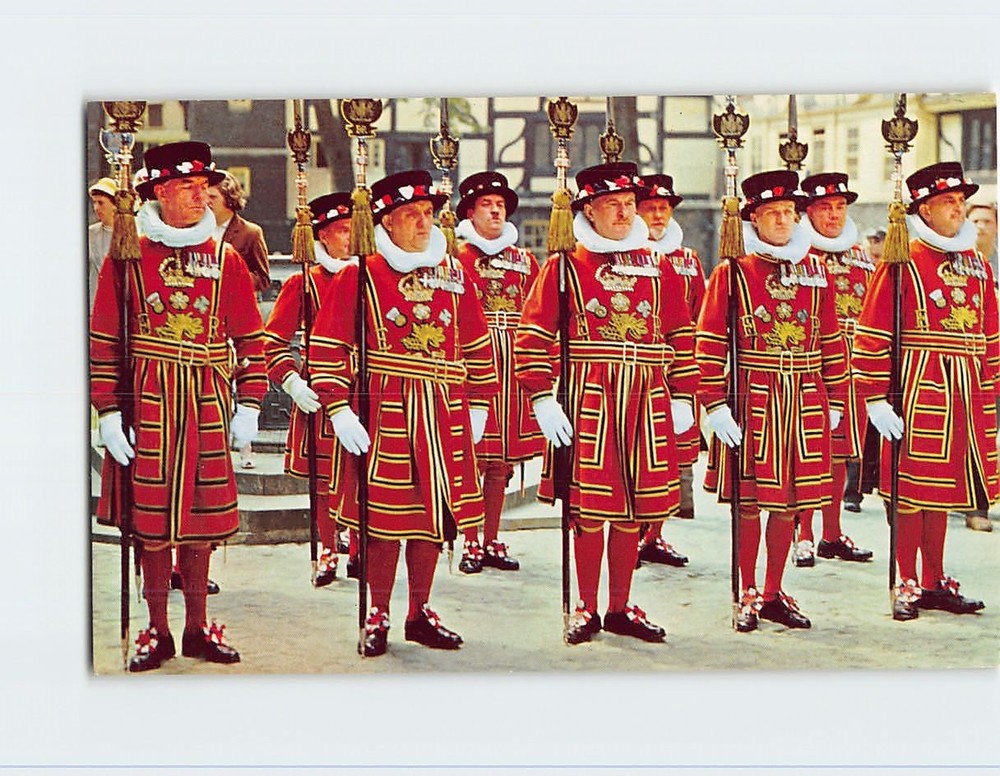 Postcard Yeomen Warders at the Tower of London England