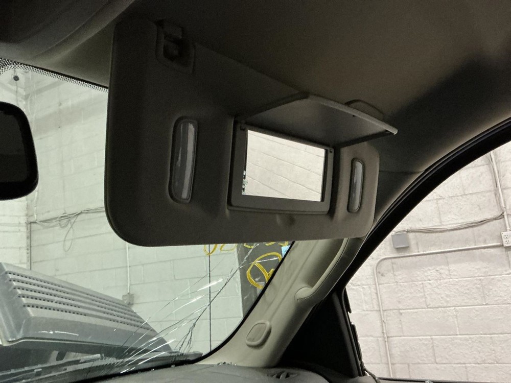 Illuminated Passenger Sun Visor for 07-14 Sierra 2500 Pickup 4775012