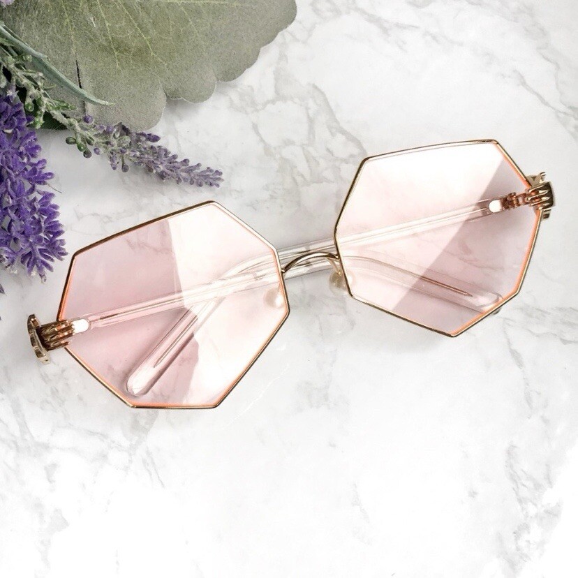Stylish Pink Oversized Sunglasses with Pearl Accent Nose Pads
