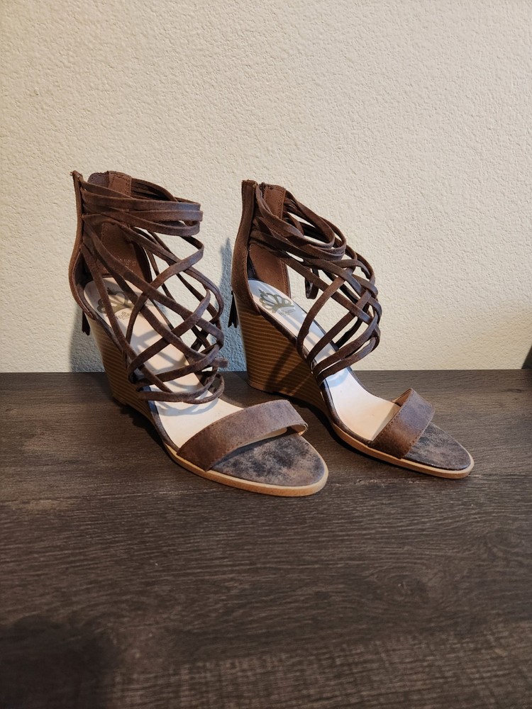 Fergalicious Womens Chocolate Brown Wedge Heels Size 10