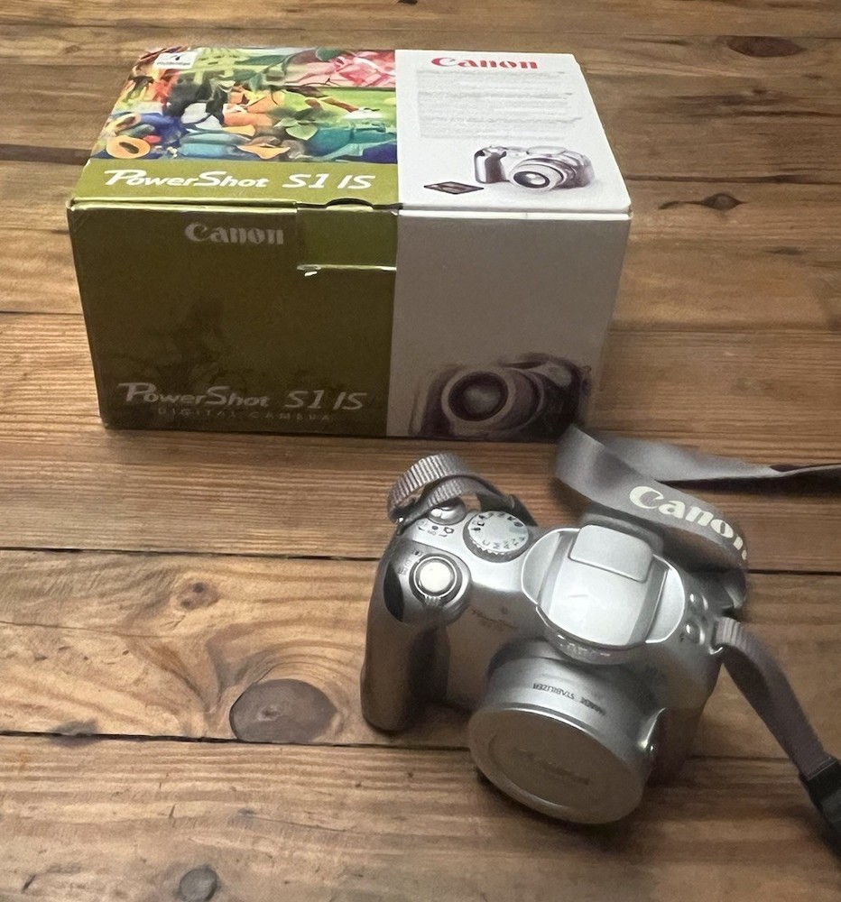 CANON PowerShot S1 IS 3.2 MP Digital Camera with 10x Optical Zoom - UNTESTED