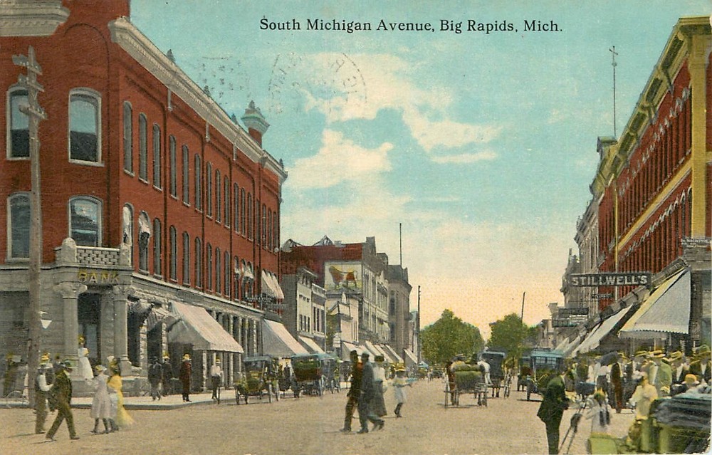 1913 Big Rapids Michigan South Michigan Avenue people Postcard 26-395