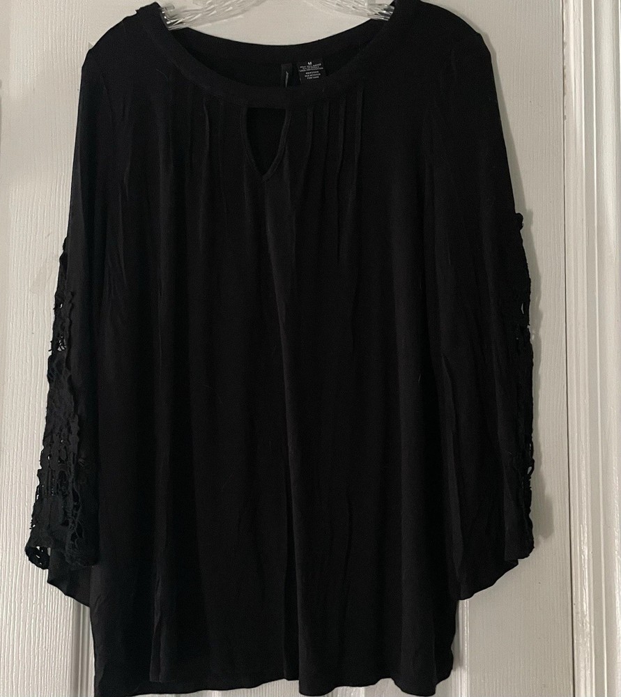 New Directions Women Size Medium Black Keyhole Neck Pleated Lace Shirt Top
