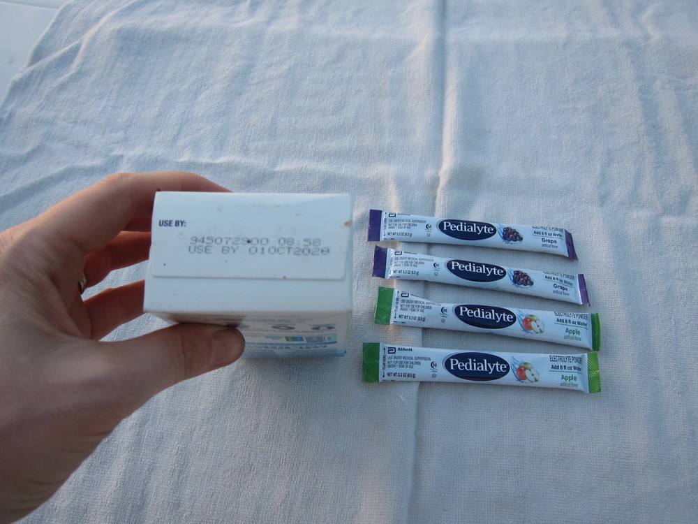 Pedialyte Electrolyte Powder Packets in Grape & Apple Flavor - 4 Count