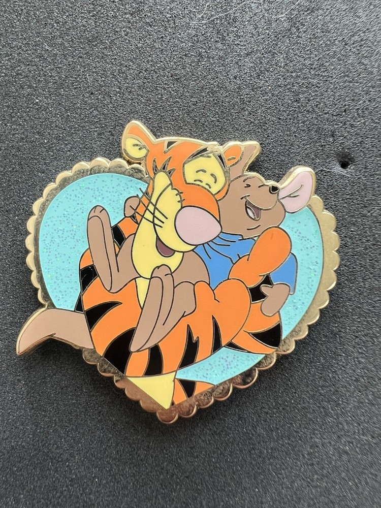 Disney FANTASY Pin - Winnie The Pooh - Tigger & Roo Hug Heart