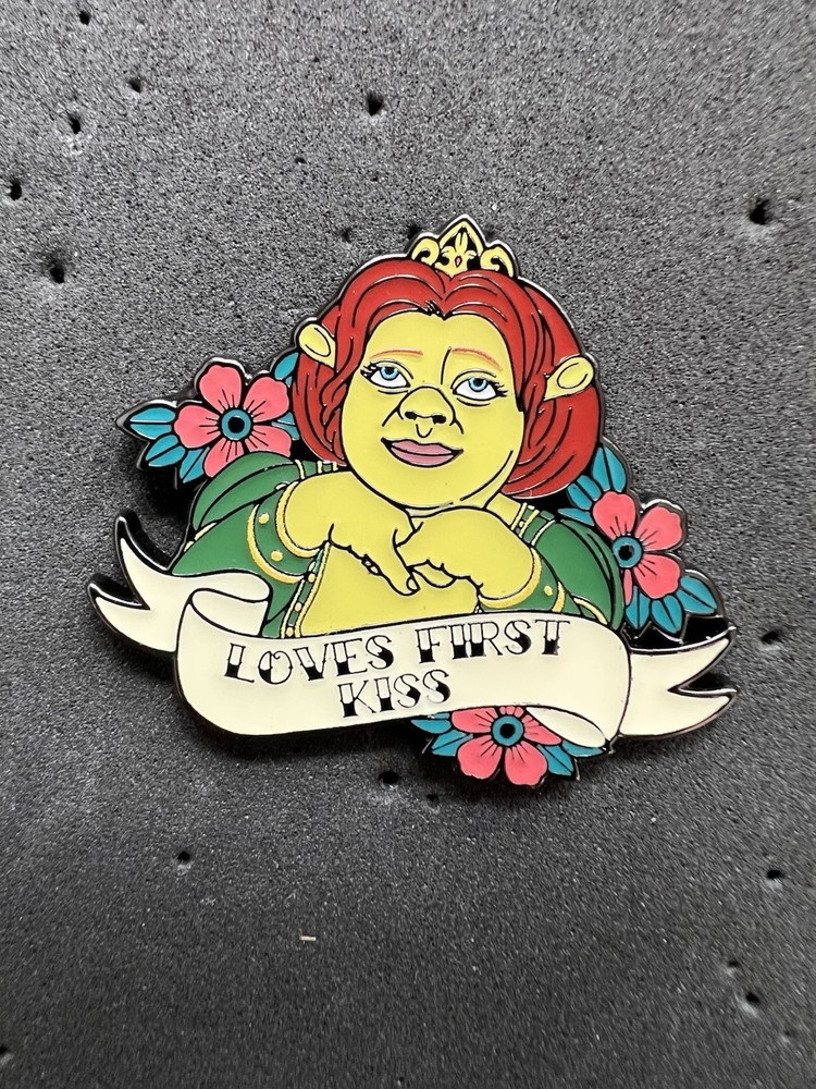 Loungefly Shrek Tattoo Art Blind Box Pin - Fiona Loves First Kiss