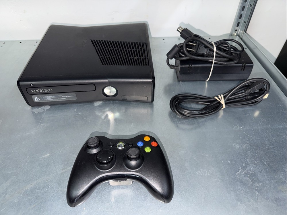 Xbox 360 S Model 1439 Matte Black Console 250GB HDD w/ Controller & Cables