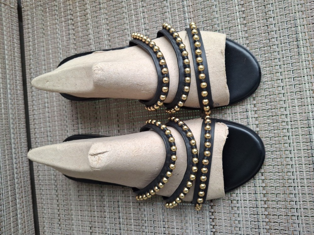 COACH🍁🍂Isa studded leather saddle sandals Size 9B