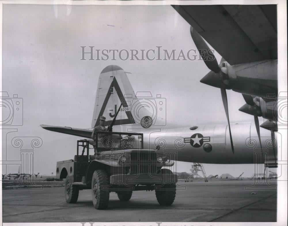 1951 Press Photo Carswell AFB, Ft Worth Tex. B-36 plane & guards - nem30129