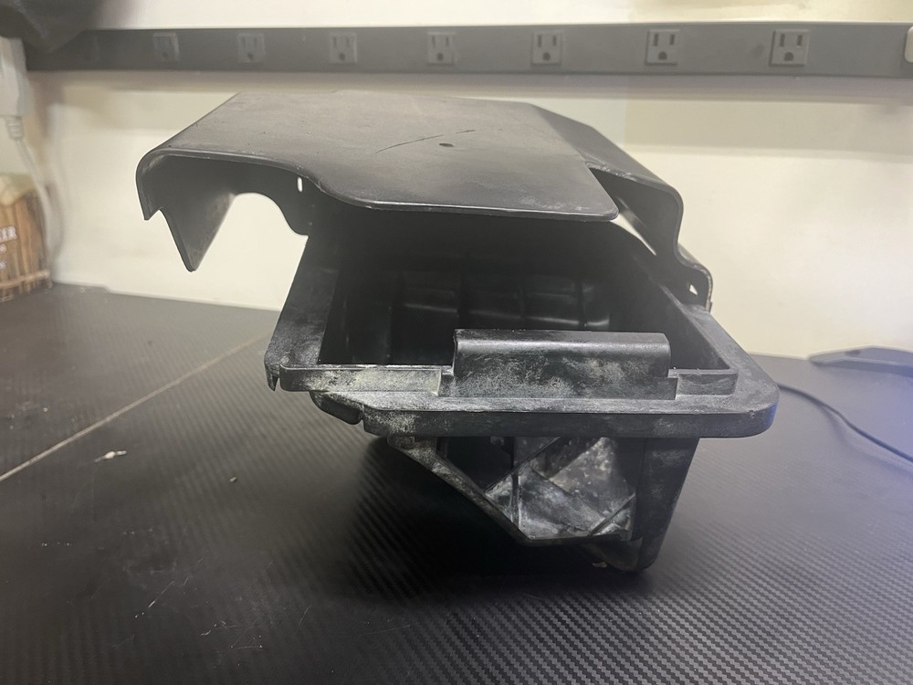 1999-2006 GMC Sierra, Chevy Silverado/Tahoe ECM Cover And Mounting Bracket