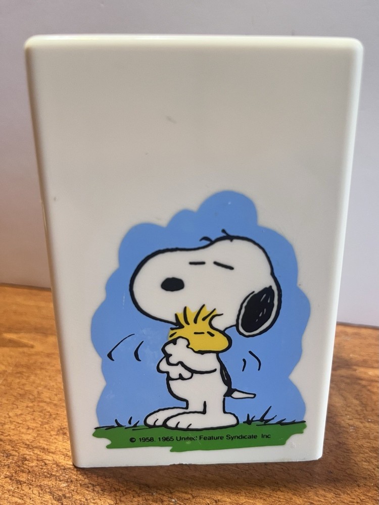 Peanuts Snoopy & Woodstock Dixie Cup Dispenser 1958 , 1965 Vintage Plastic Bath