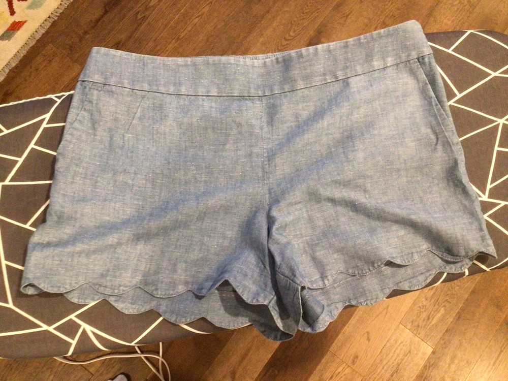 Loft Women’s Scalloped Shorts Blue Chambray Size 12 Spring Summer