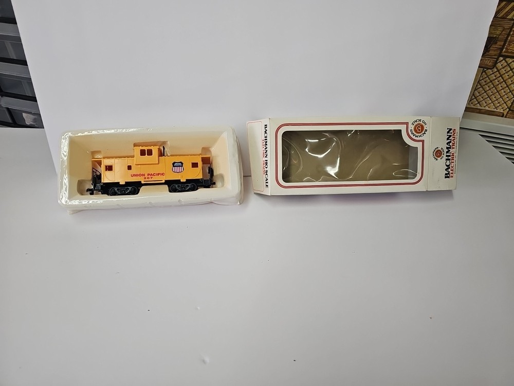 Vintage BACHMANN HO Scale 