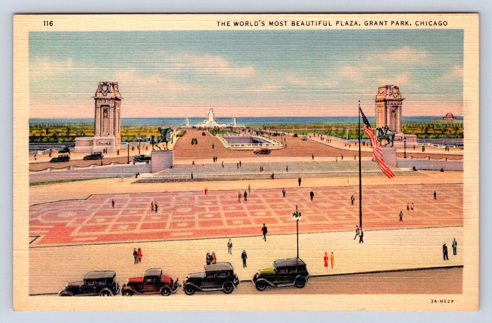 Vintage Postcard World's Most Beautiful Plaza Grant Park Chicago Illinois