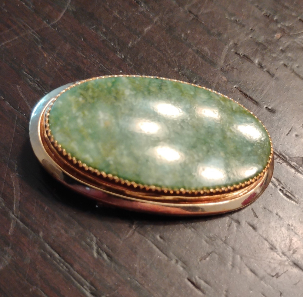 Gold Tone Oval Green Jade Brooch Pin Bezel Set 1 Stone Metal