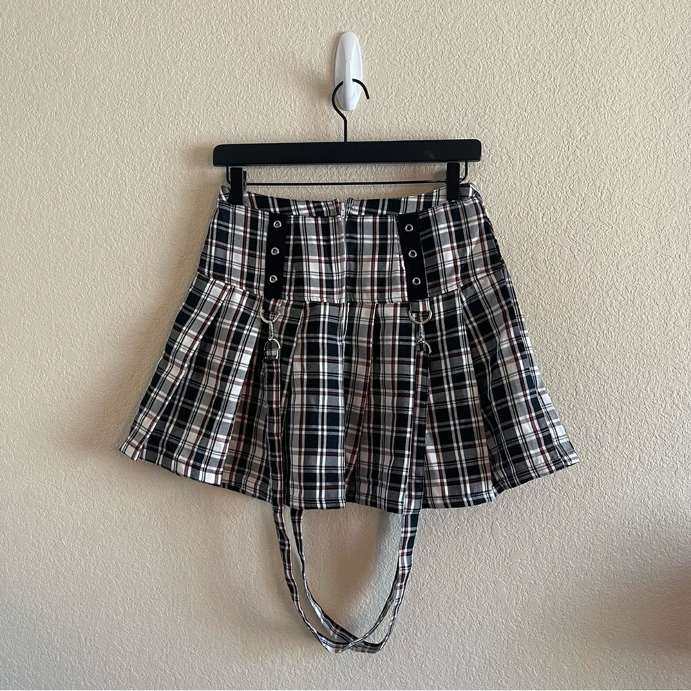 NWT Hot Topic Black White & Red Plaid Grommet Suspender Skirt Womens Size Small