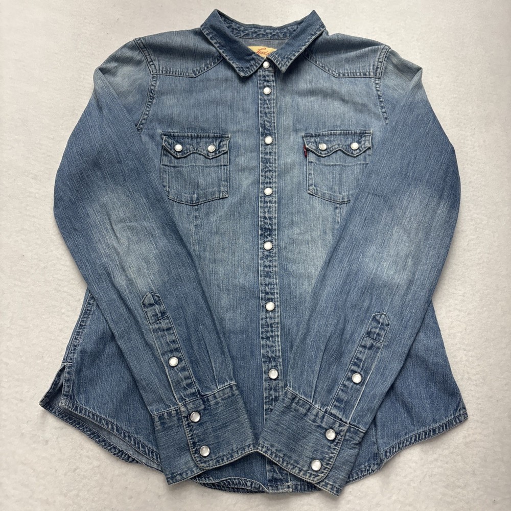 Levi's Western Denim Shirt Women’s Size Medium Blue Long Sleeve Pearl Snap