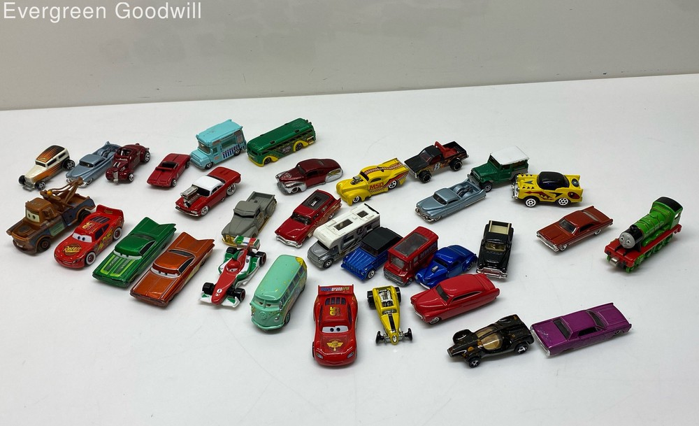 VTG Big Mixed Lot Toy Diecast Cars Matchbox Hotwheel Ft Disney’s CARS Cast++